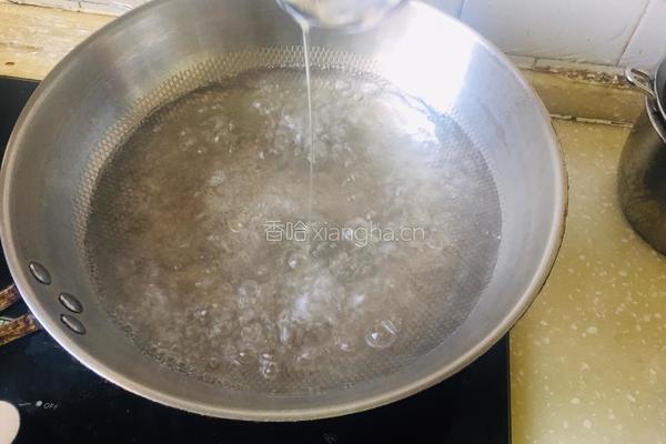 荠菜大肉水饺的做法图解2