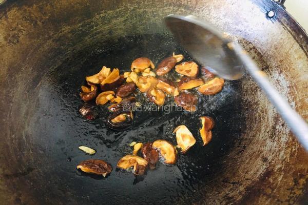 香菇炒油菜的做法图解3