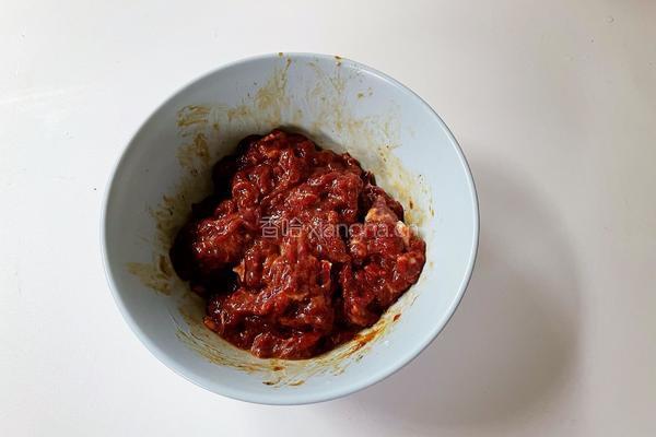 牛肉炒意面的做法图解2