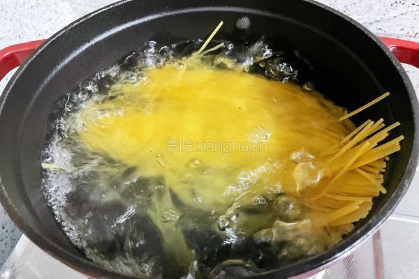 牛肉炒意面的做法图解5