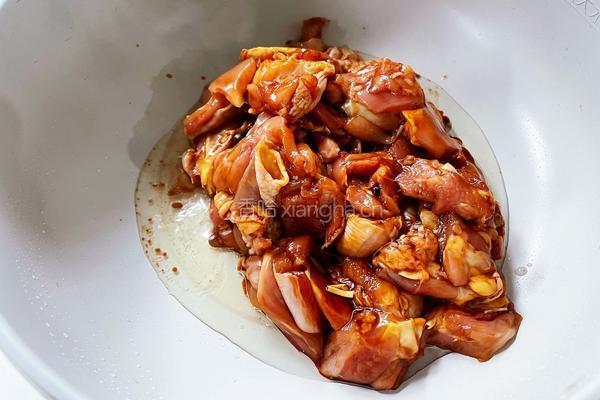 香菇鸡腿肉焖饭的做法图解5