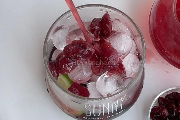 桑葚蔓越莓果汁饮的做法图解6
