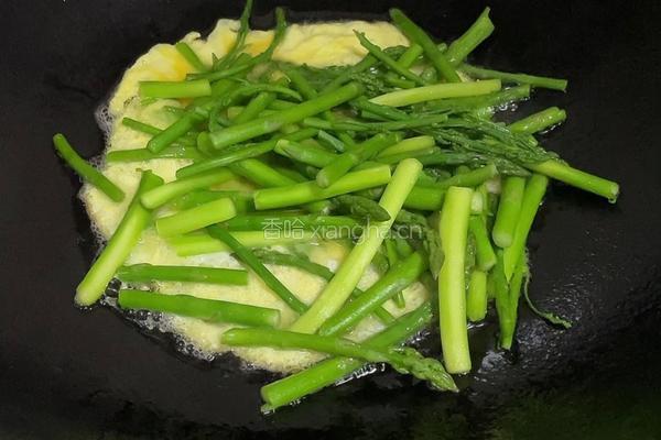 鸡蛋炒芦笋尖的做法图解5