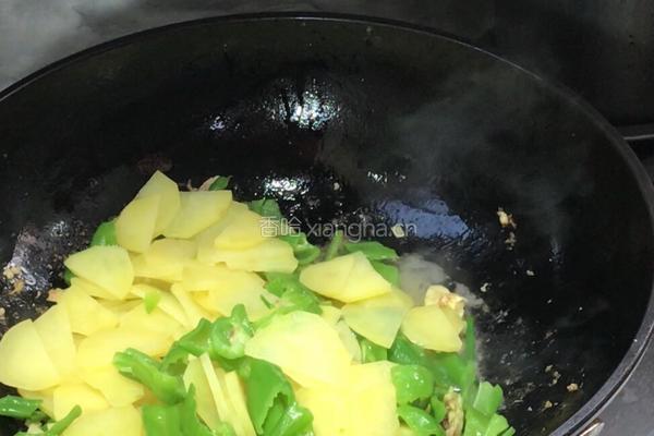 青椒土豆炒肉片的做法图解10