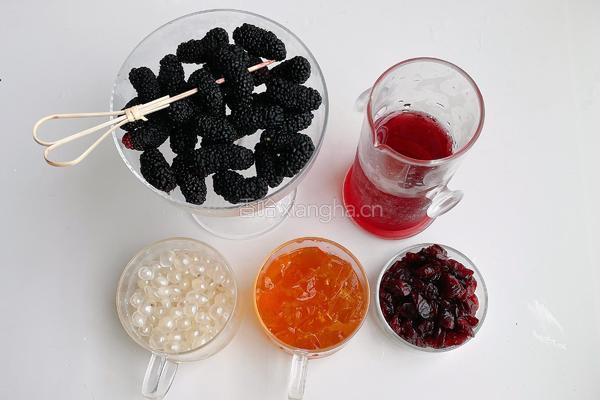 桑葚茶冻蔓越梅饮的做法图解1
