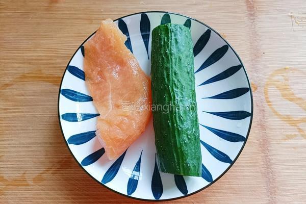 凉拌黄瓜鸡胸肉的做法图解1
