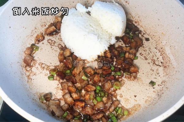酱油鸡蛋炒饭的做法图解4
