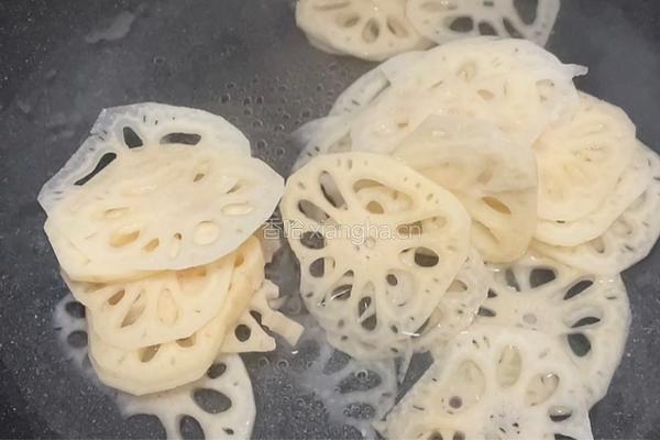 清炒藕片的做法图解1