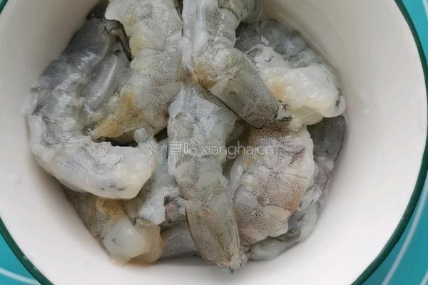 芦笋胡萝卜炒虾仁的做法图解3