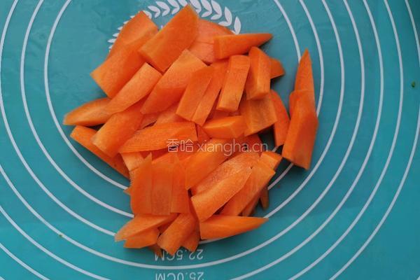 芦笋胡萝卜炒虾仁的做法图解4