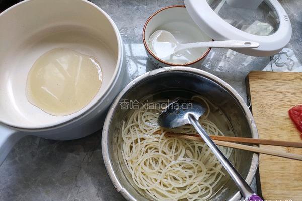 番茄生菜意面的做法图解3