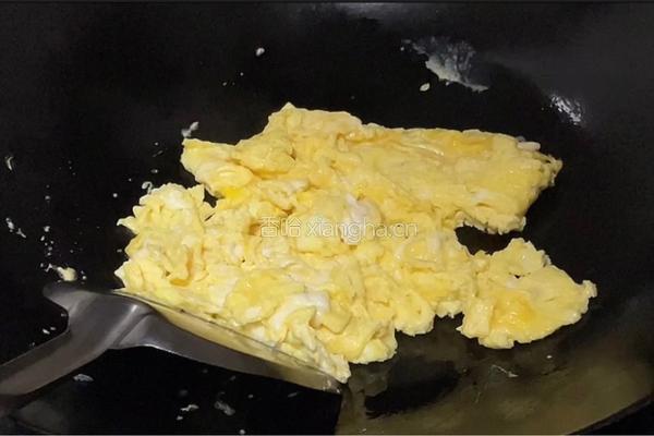 鸡蛋炒白萝卜丝的做法图解3