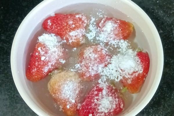 草莓马芬蛋糕的做法图解1