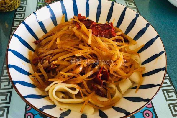 干辣椒炒土豆丝拌扯面
