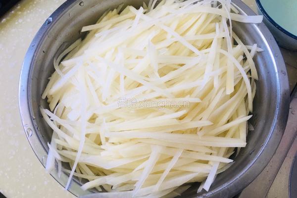 干辣椒炒土豆丝拌扯面的做法图解1