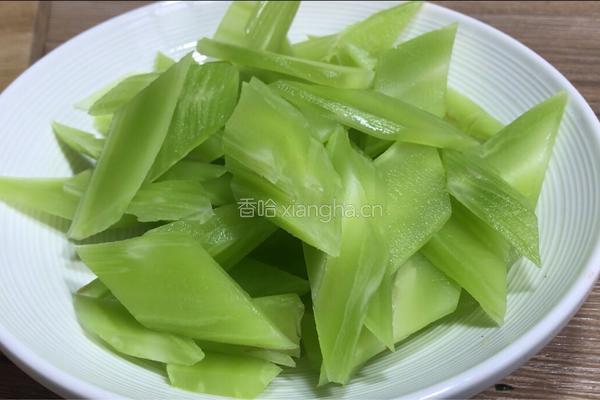 韭菜莴笋炒肉片的做法图解2