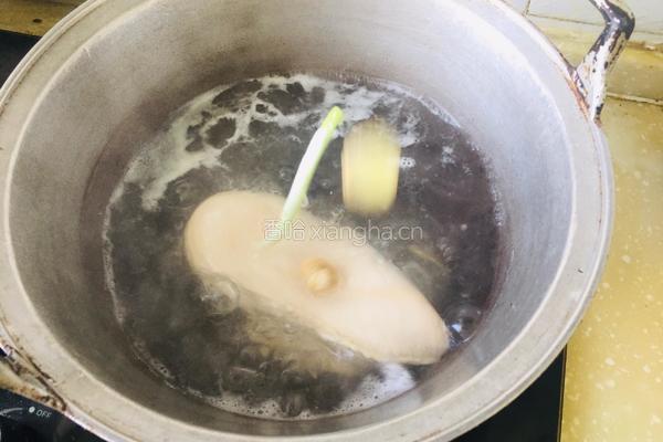 蘸水手撕鸡脯肉的做法图解1