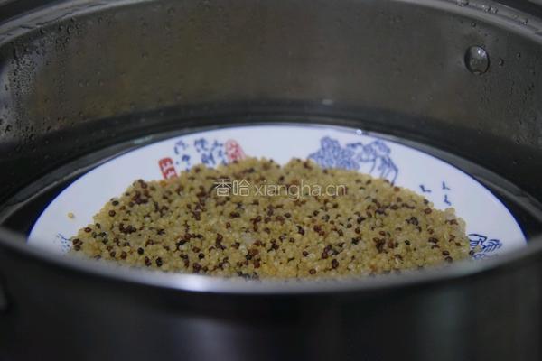 藜麦鲜虾蔬菜沙拉的做法图解2