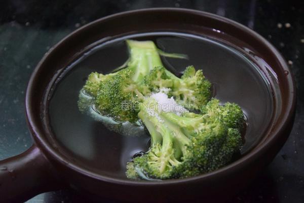 藜麦鲜虾蔬菜沙拉的做法图解3