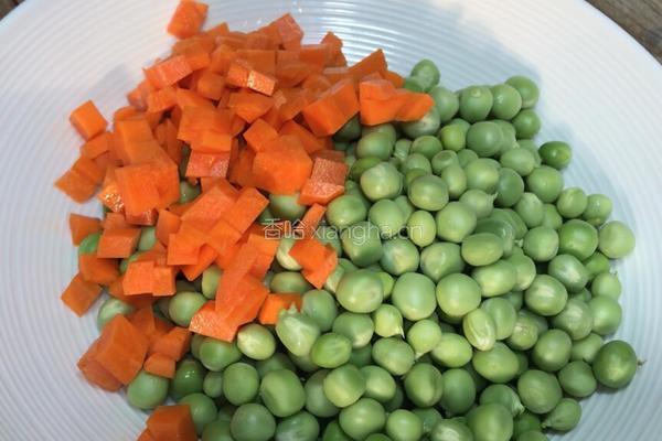 豌豆米炒肉丁的做法图解4
