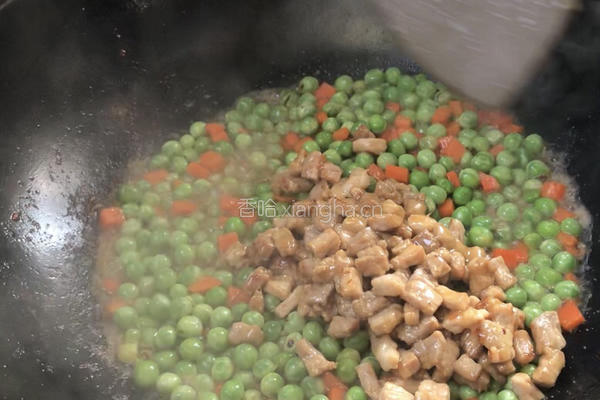 豌豆米炒肉丁的做法图解9