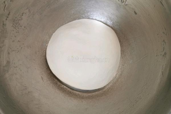 金枪鱼芝士披萨的做法图解4