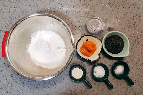 南瓜黑芝麻卷的做法图解1