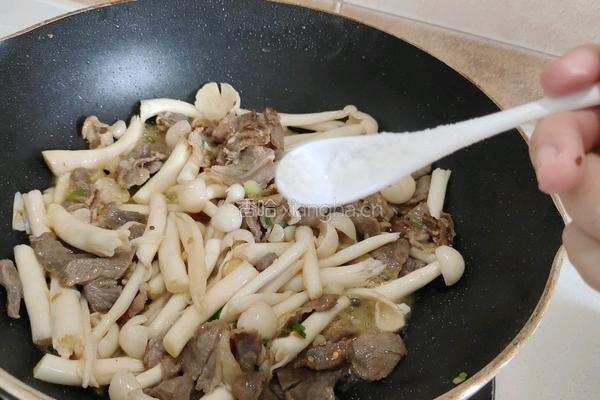菌菇炒牛肉的做法图解6