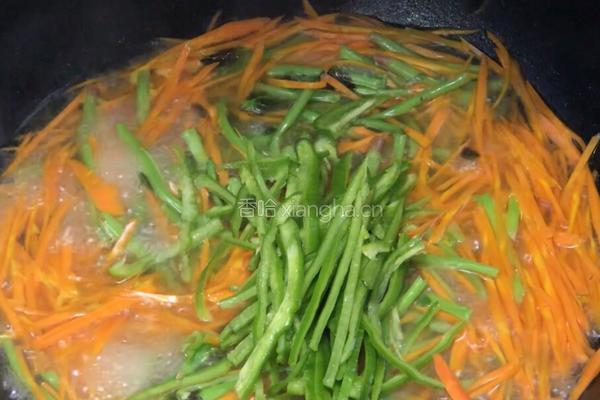 苋菜梗胡萝卜炒肉丝的做法图解8