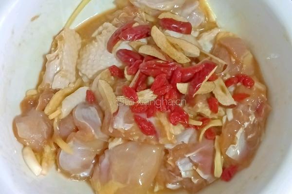 红枣枸杞蒸鸡的做法图解11