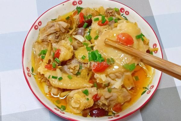 红枣枸杞蒸鸡的做法图解15