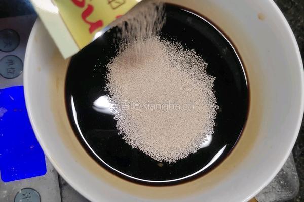 自制枣香红糖开花馒头的做法图解3