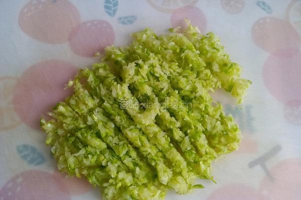 西葫鲜肉锅贴的做法图解7