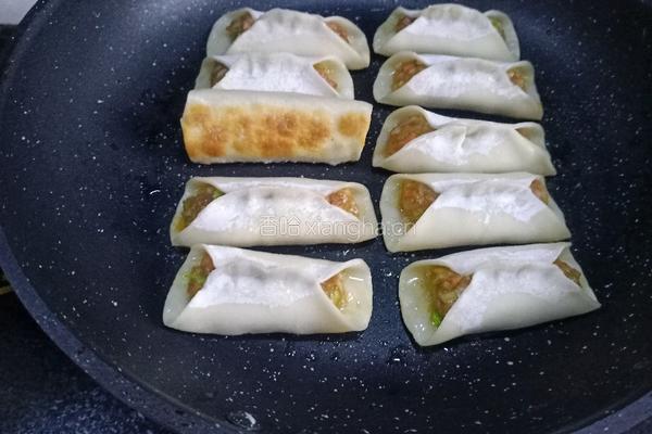 西葫鲜肉锅贴的做法图解15