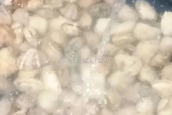 豆瓣酱炒花甲的做法图解3