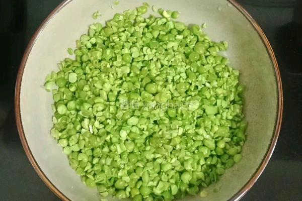豌豆火腿鸡蛋饼的做法图解2