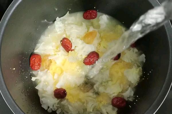 雪梨银耳小米粥的做法图解8