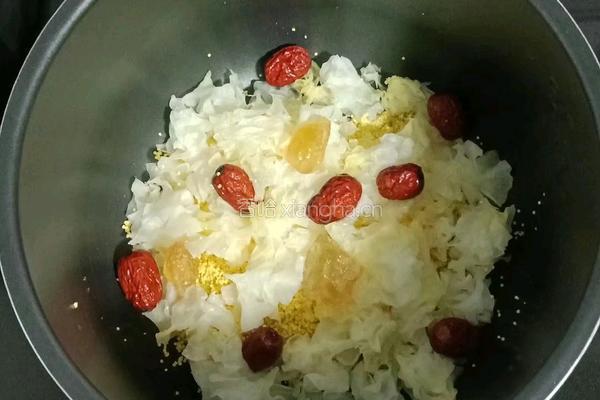 雪梨银耳小米粥的做法图解7