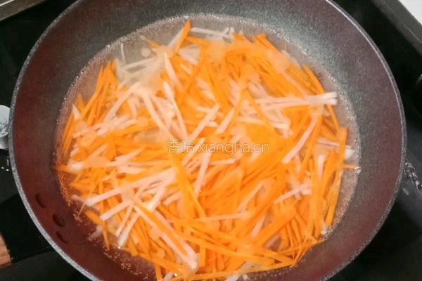 胡萝卜鸡蛋卷饼的做法图解3