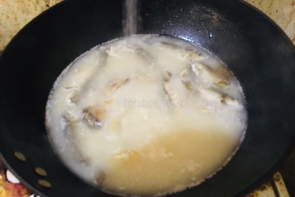 香葱鲫鱼汤的做法图解7