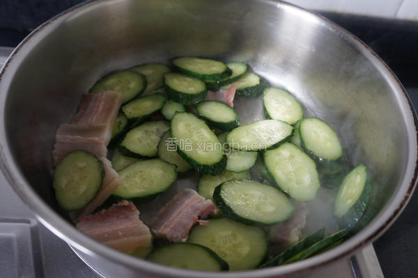 黄瓜炒咸肉的做法图解4