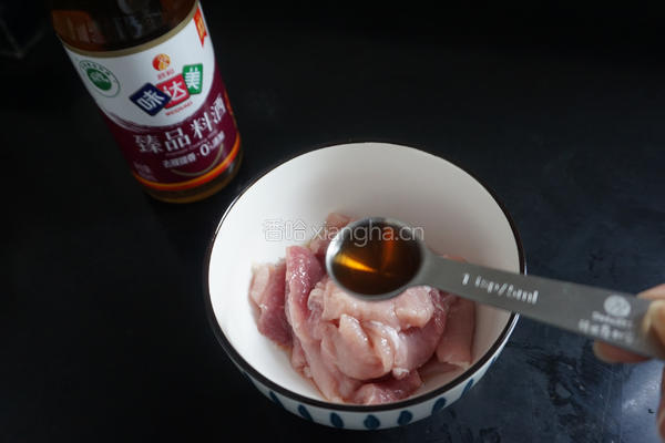 西芹木耳炒肉片的做法图解2