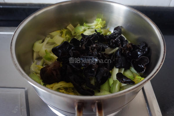 西芹木耳炒肉片的做法图解6