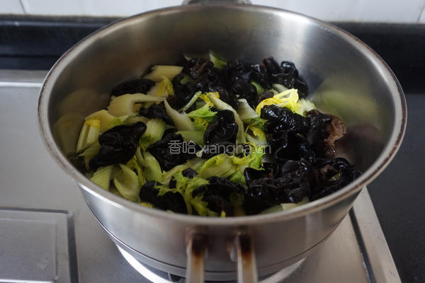 西芹木耳炒肉片的做法图解7