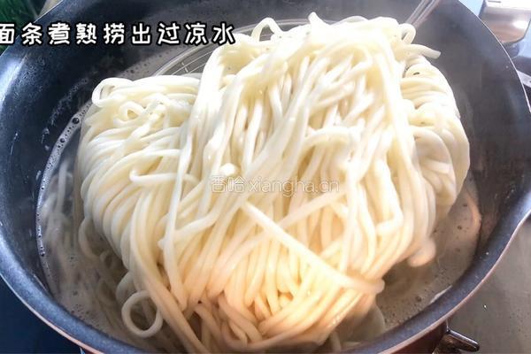 葱油肉沫拌面的做法图解4