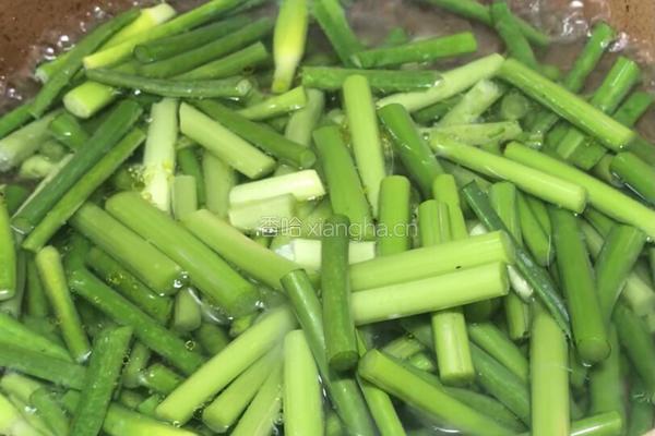 蒜苔炒肉的做法图解4