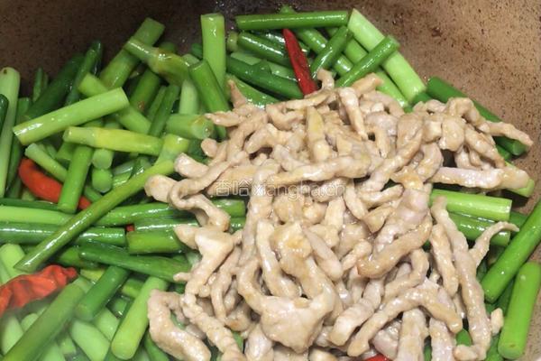 蒜苔炒肉的做法图解9