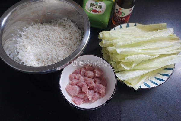迷你大米酱肉粽的做法图解1
