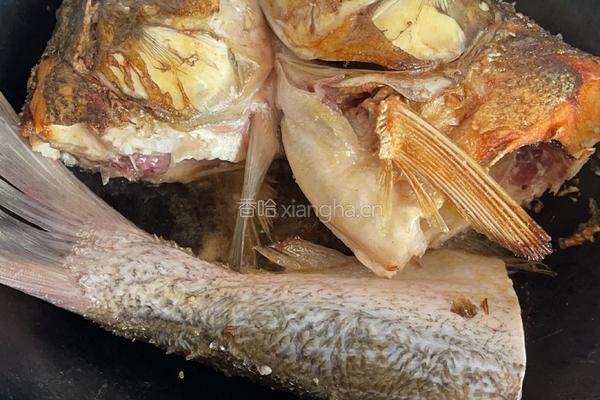 鱼头豆腐汤的做法图解2