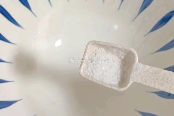 香肠鸡蛋面的做法图解1
